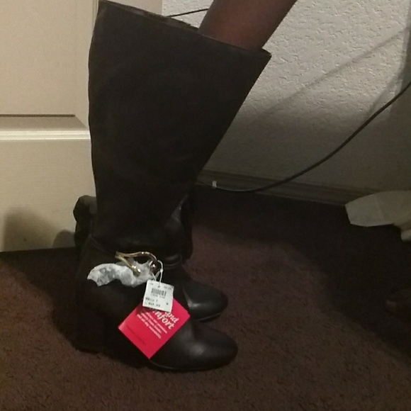 Boots - Picture 1 of 4